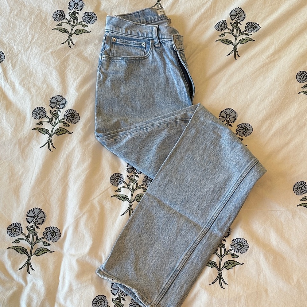 Abercrombie & Fitch The 90’s Straight Ultra High Rise Jean
